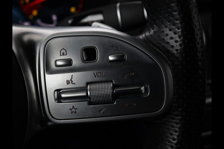 Mercedes-Benz C-Klasse 180 Business Solution AMG | Panoramadak | Leder | Stoelverwarming | Cruise control | 360 Camera | Elektrische achterklep | Carplay | Burmester