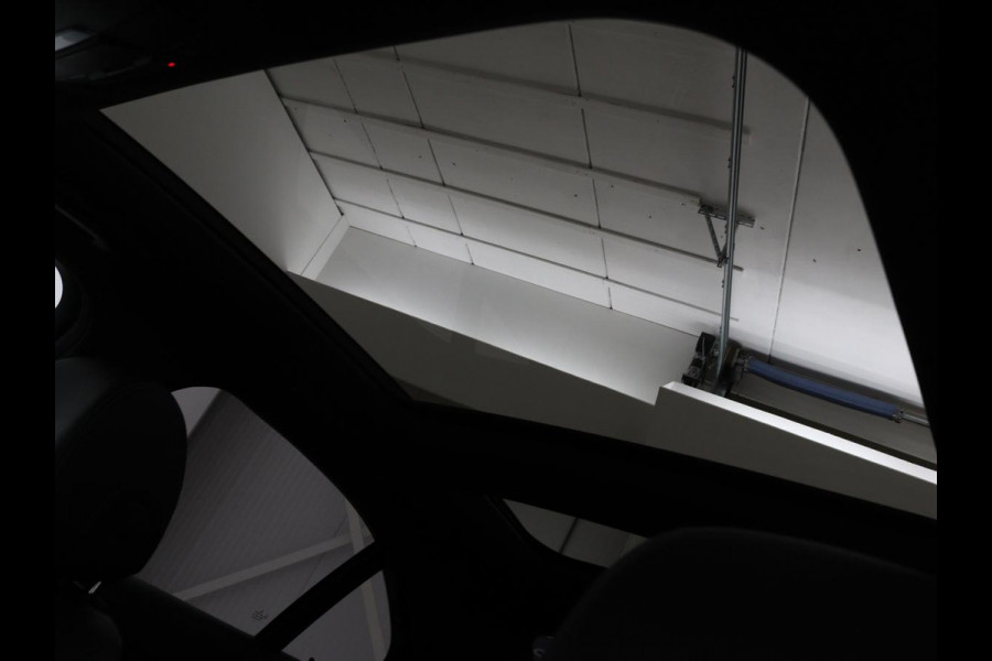 Mercedes-Benz C-Klasse 180 Business Solution AMG | Panoramadak | Leder | Stoelverwarming | Cruise control | 360 Camera | Elektrische achterklep | Carplay | Burmester