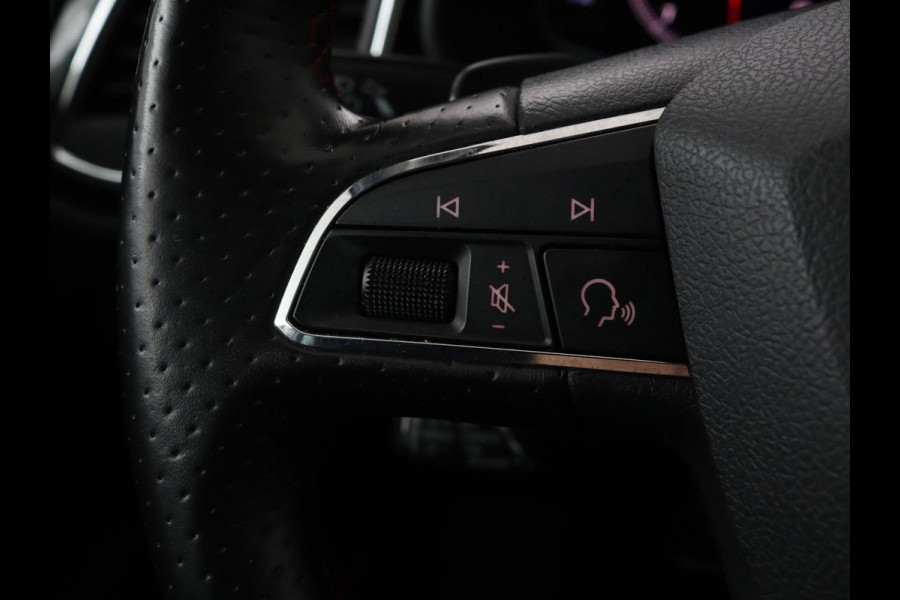 Seat Leon 2.0 TDI FR | Panoramadak | Virtual Cockpit | Maxton | Stoelverwarming | Adaptive cruise | Camera | Carplay | Sfeerverlichting | Full LED