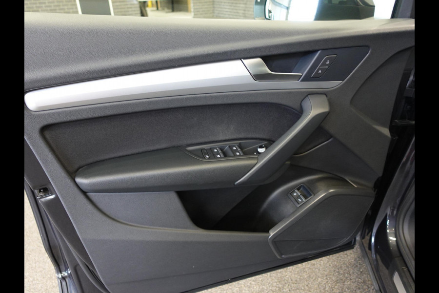 Audi Q5 50 TFSIe PHEV Pro Line Audi Q5 50 TFSI e Pro Line | Navigatie | Apple Carplay/Android Auto | Adaptive Cruise Control | Parkeersensoren | Camera | Elektrische achterklep | LED | Stoelverwarming