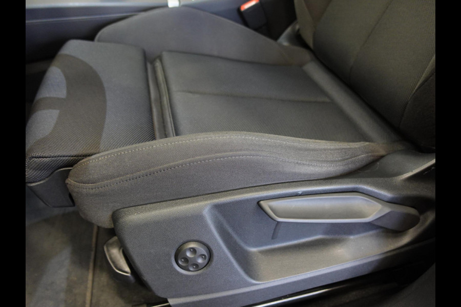 Audi Q5 50 TFSIe PHEV Pro Line Audi Q5 50 TFSI e Pro Line | Navigatie | Apple Carplay/Android Auto | Adaptive Cruise Control | Parkeersensoren | Camera | Elektrische achterklep | LED | Stoelverwarming