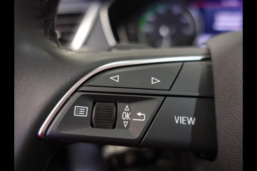 Audi Q5 50 TFSIe PHEV Pro Line Audi Q5 50 TFSI e Pro Line | Navigatie | Apple Carplay/Android Auto | Adaptive Cruise Control | Parkeersensoren | Camera | Elektrische achterklep | LED | Stoelverwarming