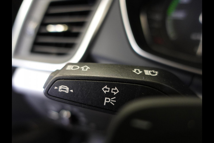 Audi Q5 50 TFSIe PHEV Pro Line Audi Q5 50 TFSI e Pro Line | Navigatie | Apple Carplay/Android Auto | Adaptive Cruise Control | Parkeersensoren | Camera | Elektrische achterklep | LED | Stoelverwarming