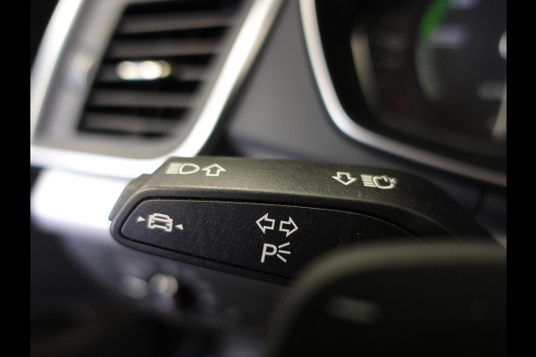 Audi Q5 50 TFSIe PHEV Pro Line Audi Q5 50 TFSI e Pro Line | Navigatie | Apple Carplay/Android Auto | Adaptive Cruise Control | Parkeersensoren | Camera | Elektrische achterklep | LED | Stoelverwarming