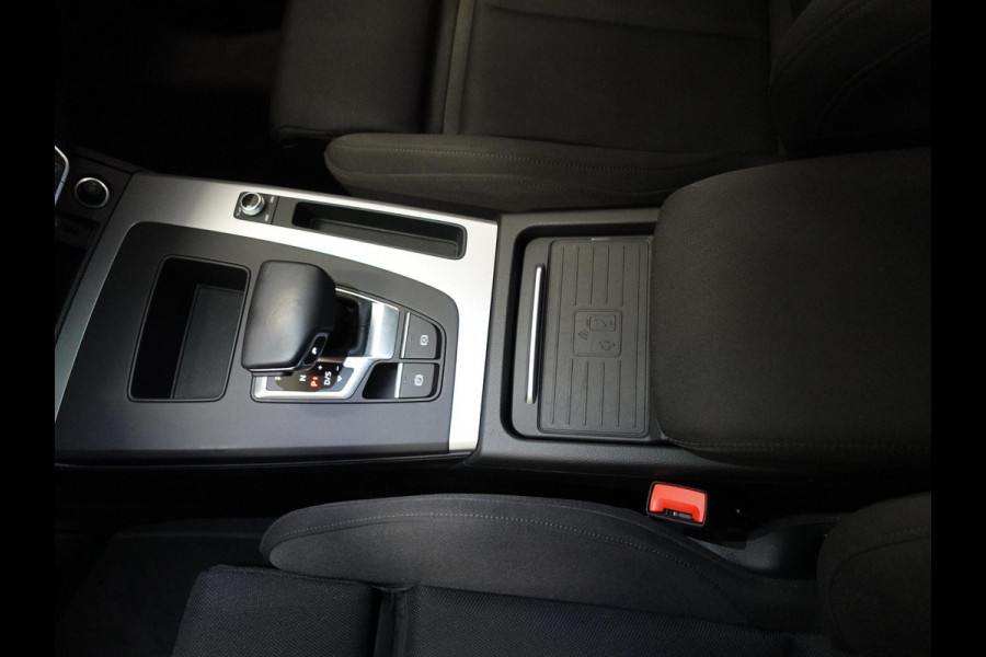 Audi Q5 50 TFSIe PHEV Pro Line Audi Q5 50 TFSI e Pro Line | Navigatie | Apple Carplay/Android Auto | Adaptive Cruise Control | Parkeersensoren | Camera | Elektrische achterklep | LED | Stoelverwarming