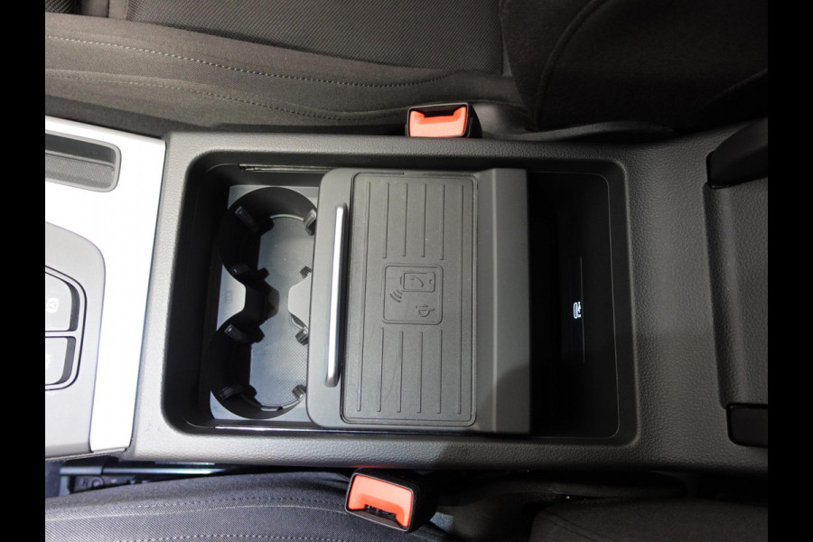 Audi Q5 50 TFSIe PHEV Pro Line Audi Q5 50 TFSI e Pro Line | Navigatie | Apple Carplay/Android Auto | Adaptive Cruise Control | Parkeersensoren | Camera | Elektrische achterklep | LED | Stoelverwarming