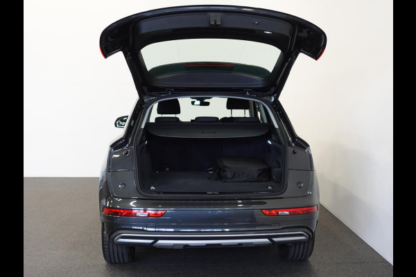 Audi Q5 50 TFSIe PHEV Pro Line Audi Q5 50 TFSI e Pro Line | Navigatie | Apple Carplay/Android Auto | Adaptive Cruise Control | Parkeersensoren | Camera | Elektrische achterklep | LED | Stoelverwarming
