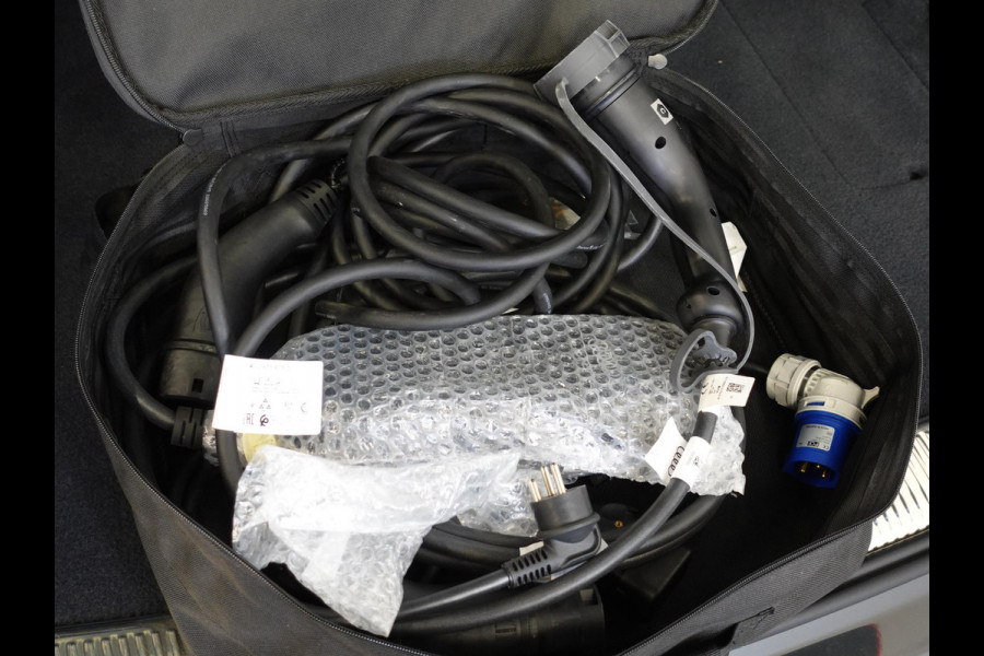 Audi Q5 50 TFSIe PHEV Pro Line Audi Q5 50 TFSI e Pro Line | Navigatie | Apple Carplay/Android Auto | Adaptive Cruise Control | Parkeersensoren | Camera | Elektrische achterklep | LED | Stoelverwarming