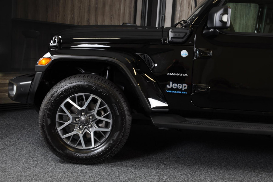 Jeep Wrangler UNLIMITED 4xe 380 Sahara / Sky-One Touch / 360 Camera / Leder / Navi / Ecc / Elek Pakket / Led / Pdc / 18 Inch