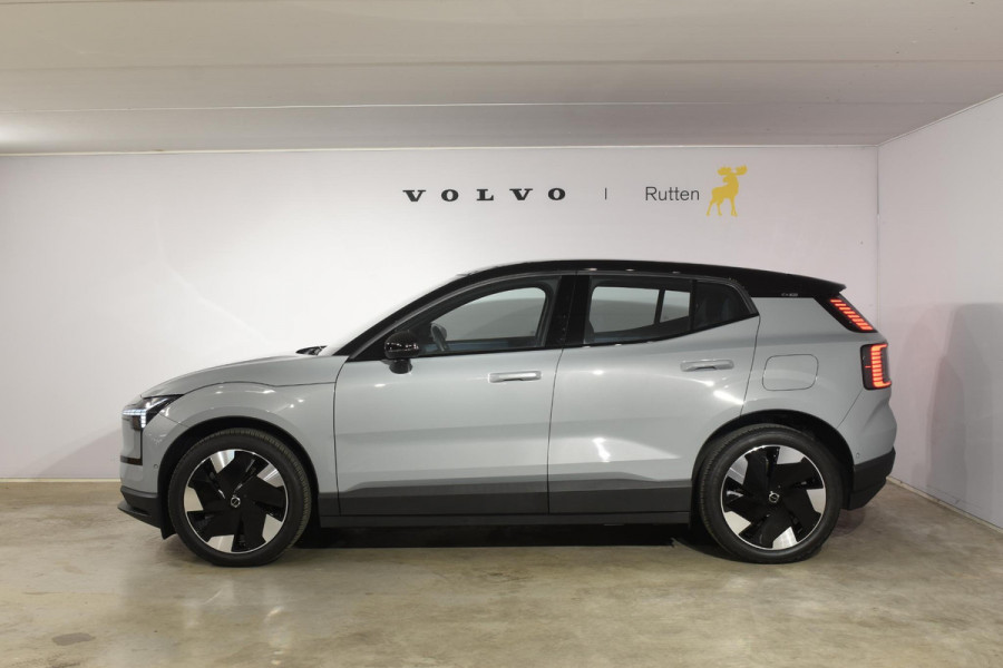 Volvo EX30 Twin Motor Performance Ultra 69 kWh / 428PK / 360 graden camera / Pilot assist / Park assist / Panoramadak / Elektrisch verstelbare stoelen