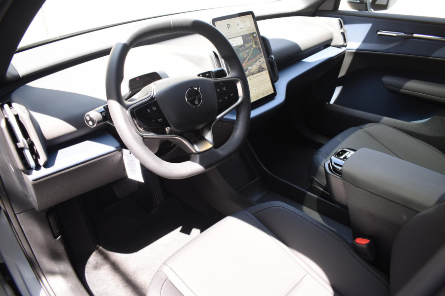 Volvo EX30 Twin Motor Performance Ultra 69 kWh / 428PK / 360 graden camera / Pilot assist / Park assist / Panoramadak / Elektrisch verstelbare stoelen