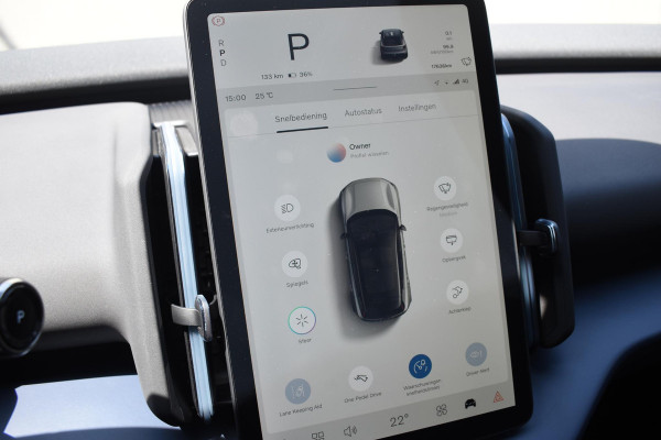 Volvo EX30 Twin Motor Performance Ultra 69 kWh / 428PK / 360 graden camera / Pilot assist / Park assist / Panoramadak / Elektrisch verstelbare stoelen