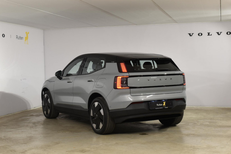Volvo EX30 Twin Motor Performance Ultra 69 kWh / 428PK / 360 graden camera / Pilot assist / Park assist / Panoramadak / Voorstoelen en stuurwiel verwarmd / Elektrisch verstelbare stoelen