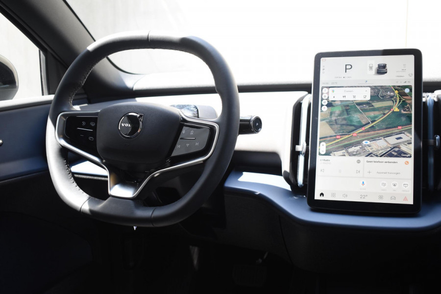 Volvo EX30 Twin Motor Performance Ultra 69 kWh / 428PK / 360 graden camera / Pilot assist / Park assist / Panoramadak / Voorstoelen en stuurwiel verwarmd / Elektrisch verstelbare stoelen