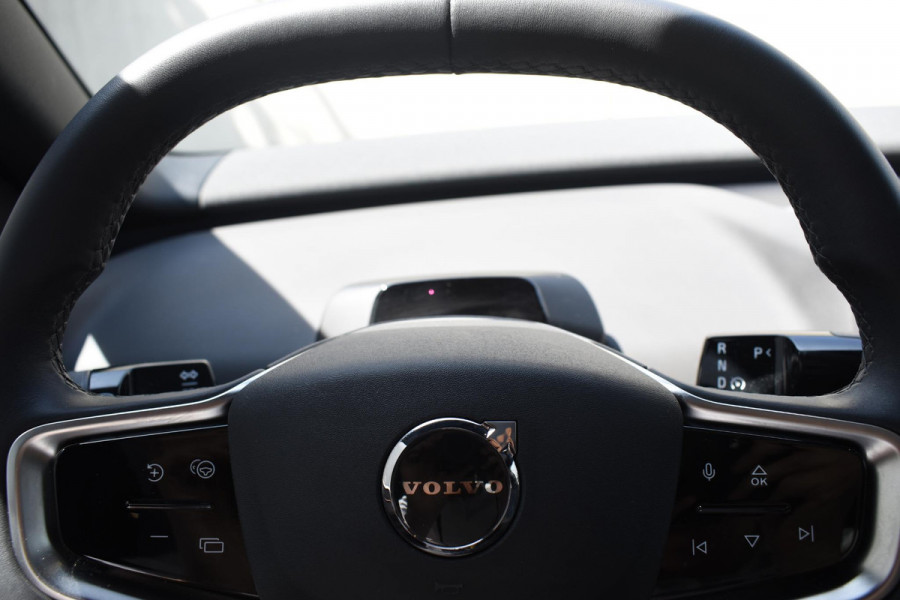 Volvo EX30 Twin Motor Performance Ultra 69 kWh / 428PK / 360 graden camera / Pilot assist / Park assist / Panoramadak / Voorstoelen en stuurwiel verwarmd / Elektrisch verstelbare stoelen