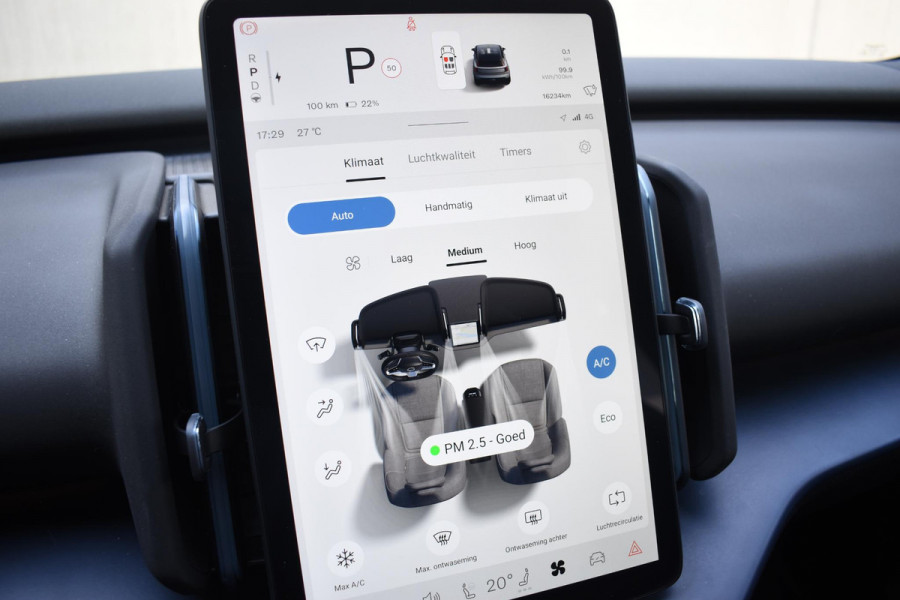 Volvo EX30 Twin Motor Performance Ultra 69 kWh / 428PK / 360 graden camera / Pilot assist / Park assist / Panoramadak / Voorstoelen en stuurwiel verwarmd / Elektrisch verstelbare stoelen