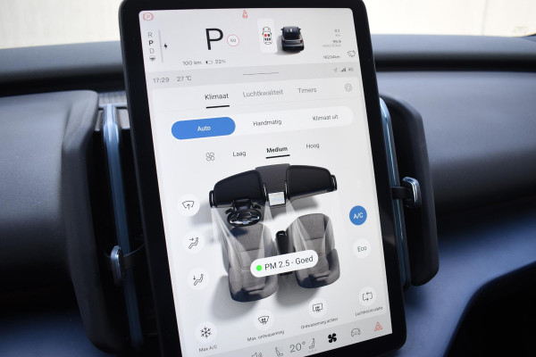 Volvo EX30 Twin Motor Performance Ultra 69 kWh / 428PK / 360 graden camera / Pilot assist / Park assist / Panoramadak / Voorstoelen en stuurwiel verwarmd / Elektrisch verstelbare stoelen