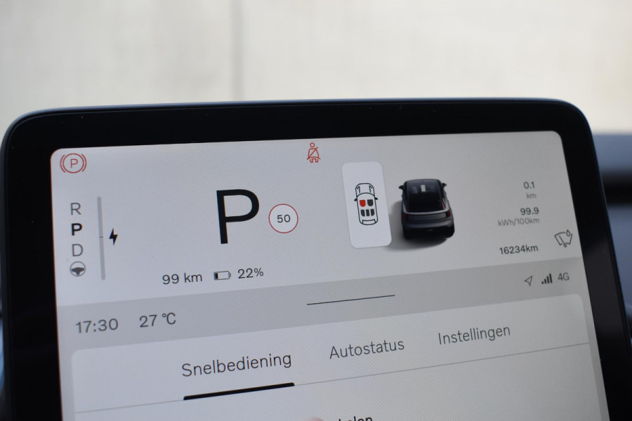 Volvo EX30 Twin Motor Performance Ultra 69 kWh / 428PK / 360 graden camera / Pilot assist / Park assist / Panoramadak / Voorstoelen en stuurwiel verwarmd / Elektrisch verstelbare stoelen