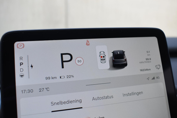 Volvo EX30 Twin Motor Performance Ultra 69 kWh / 428PK / 360 graden camera / Pilot assist / Park assist / Panoramadak / Voorstoelen en stuurwiel verwarmd / Elektrisch verstelbare stoelen