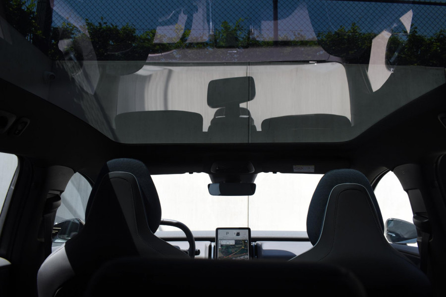Volvo EX30 Twin Motor Performance Ultra 69 kWh / 428PK / 360 graden camera / Pilot assist / Park assist / Panoramadak / Voorstoelen en stuurwiel verwarmd / Elektrisch verstelbare stoelen