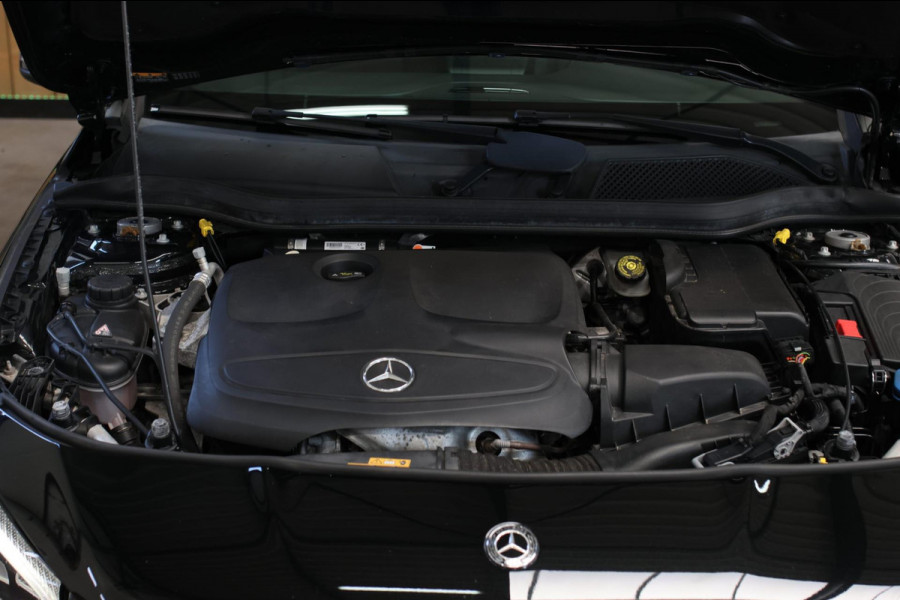 Mercedes-Benz CLA-Klasse Shooting Brake 200 AMG *Pano*Camera*Stoelverwarming*Apple Carplay*