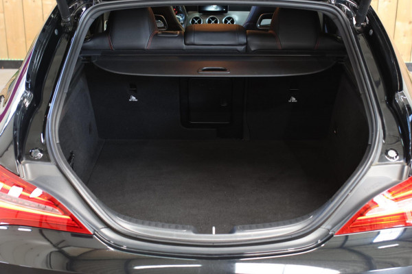 Mercedes-Benz CLA-Klasse Shooting Brake 200 AMG *Pano*Camera*Stoelverwarming*Apple Carplay*