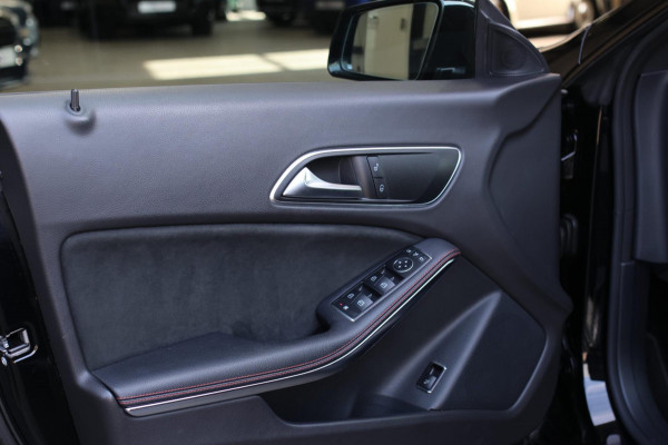 Mercedes-Benz CLA-Klasse Shooting Brake 200 AMG *Pano*Camera*Stoelverwarming*Apple Carplay*