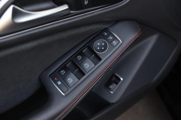 Mercedes-Benz CLA-Klasse Shooting Brake 200 AMG *Pano*Camera*Stoelverwarming*Apple Carplay*