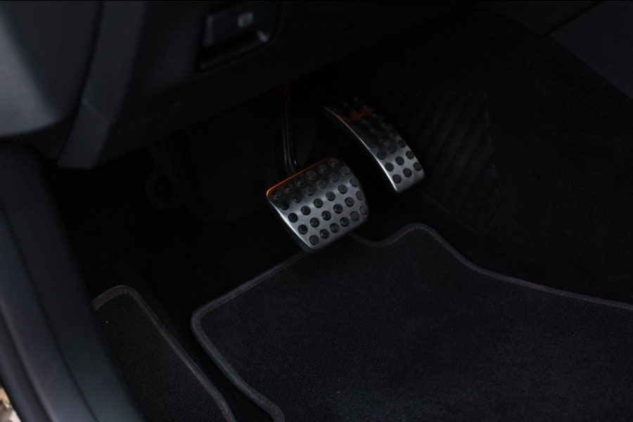 Mercedes-Benz CLA-Klasse Shooting Brake 200 AMG *Pano*Camera*Stoelverwarming*Apple Carplay*