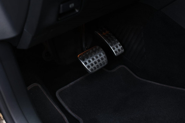 Mercedes-Benz CLA-Klasse Shooting Brake 200 AMG *Pano*Camera*Stoelverwarming*Apple Carplay*