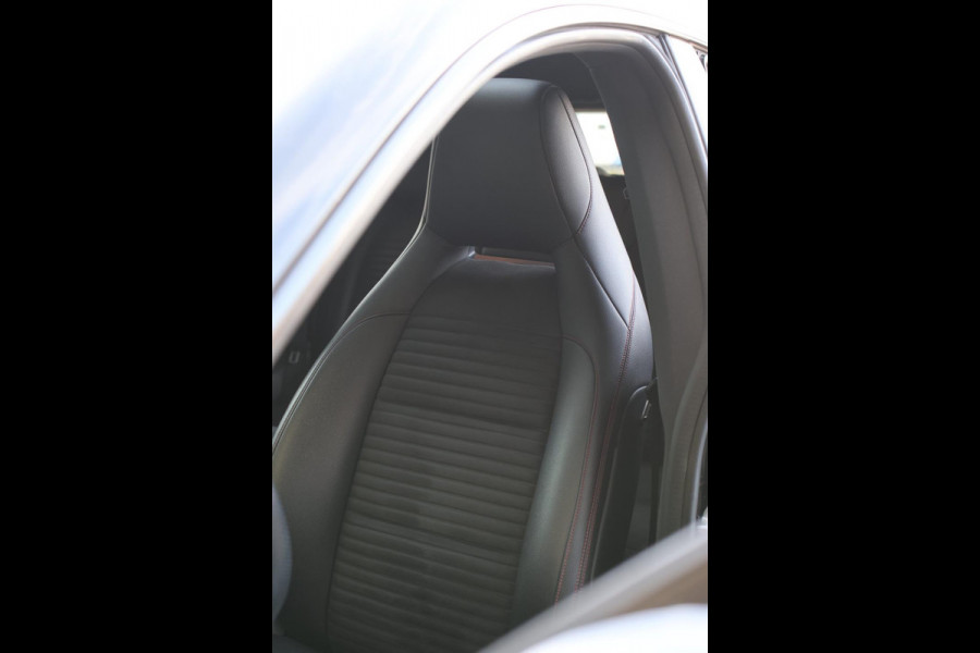 Mercedes-Benz CLA-Klasse Shooting Brake 200 AMG *Pano*Camera*Stoelverwarming*Apple Carplay*