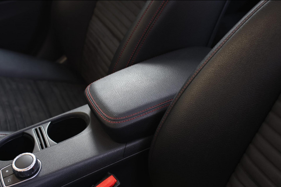 Mercedes-Benz CLA-Klasse Shooting Brake 200 AMG *Pano*Camera*Stoelverwarming*Apple Carplay*