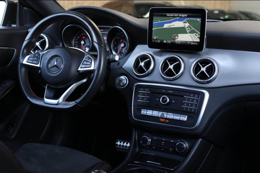 Mercedes-Benz CLA-Klasse Shooting Brake 200 AMG *Pano*Camera*Stoelverwarming*Apple Carplay*