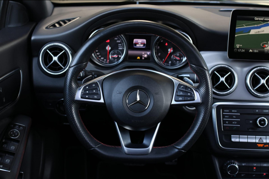 Mercedes-Benz CLA-Klasse Shooting Brake 200 AMG *Pano*Camera*Stoelverwarming*Apple Carplay*
