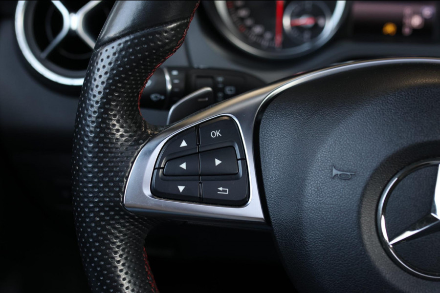 Mercedes-Benz CLA-Klasse Shooting Brake 200 AMG *Pano*Camera*Stoelverwarming*Apple Carplay*