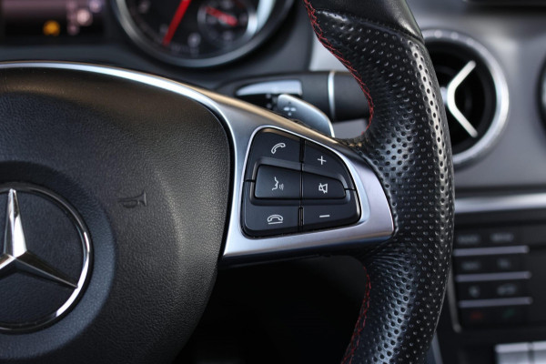 Mercedes-Benz CLA-Klasse Shooting Brake 200 AMG *Pano*Camera*Stoelverwarming*Apple Carplay*