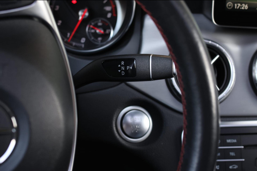 Mercedes-Benz CLA-Klasse Shooting Brake 200 AMG *Pano*Camera*Stoelverwarming*Apple Carplay*