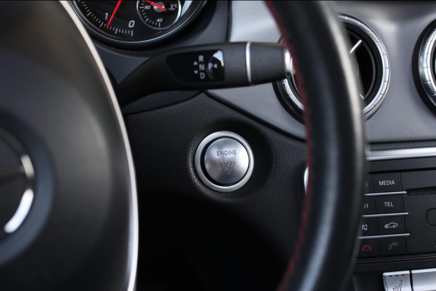 Mercedes-Benz CLA-Klasse Shooting Brake 200 AMG *Pano*Camera*Stoelverwarming*Apple Carplay*