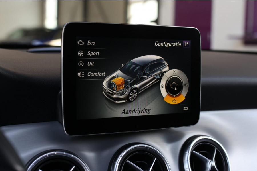 Mercedes-Benz CLA-Klasse Shooting Brake 200 AMG *Pano*Camera*Stoelverwarming*Apple Carplay*