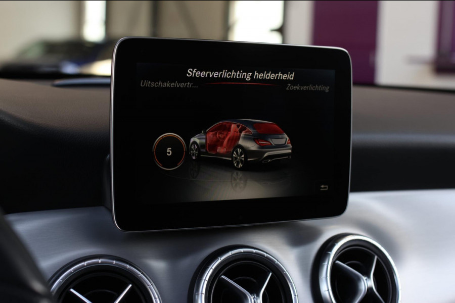 Mercedes-Benz CLA-Klasse Shooting Brake 200 AMG *Pano*Camera*Stoelverwarming*Apple Carplay*