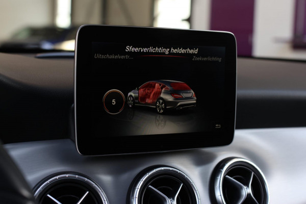 Mercedes-Benz CLA-Klasse Shooting Brake 200 AMG *Pano*Camera*Stoelverwarming*Apple Carplay*