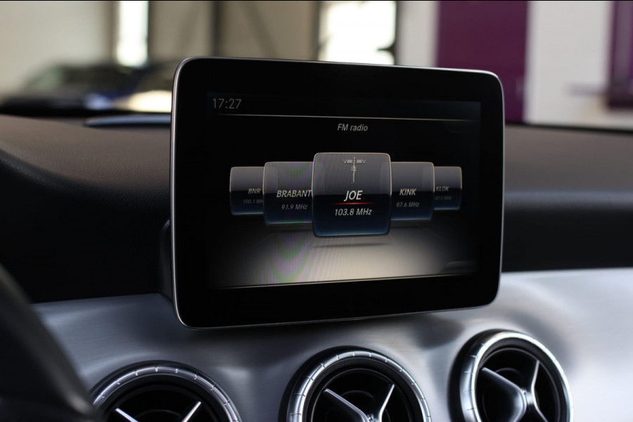 Mercedes-Benz CLA-Klasse Shooting Brake 200 AMG *Pano*Camera*Stoelverwarming*Apple Carplay*