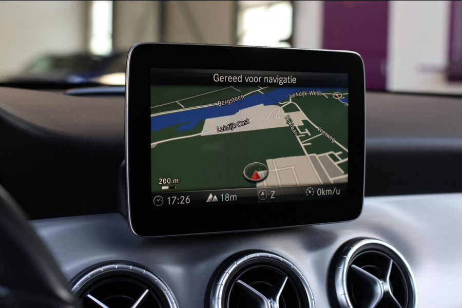 Mercedes-Benz CLA-Klasse Shooting Brake 200 AMG *Pano*Camera*Stoelverwarming*Apple Carplay*
