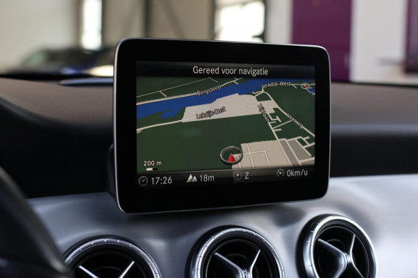 Mercedes-Benz CLA-Klasse Shooting Brake 200 AMG *Pano*Camera*Stoelverwarming*Apple Carplay*