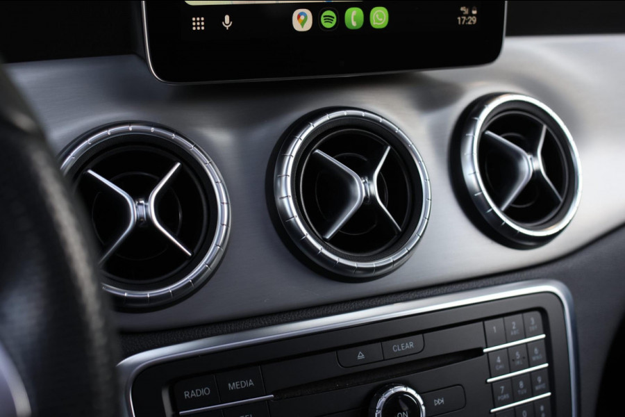 Mercedes-Benz CLA-Klasse Shooting Brake 200 AMG *Pano*Camera*Stoelverwarming*Apple Carplay*