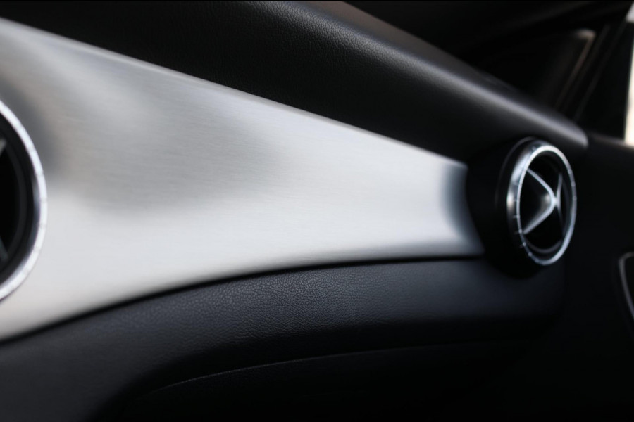 Mercedes-Benz CLA-Klasse Shooting Brake 200 AMG *Pano*Camera*Stoelverwarming*Apple Carplay*