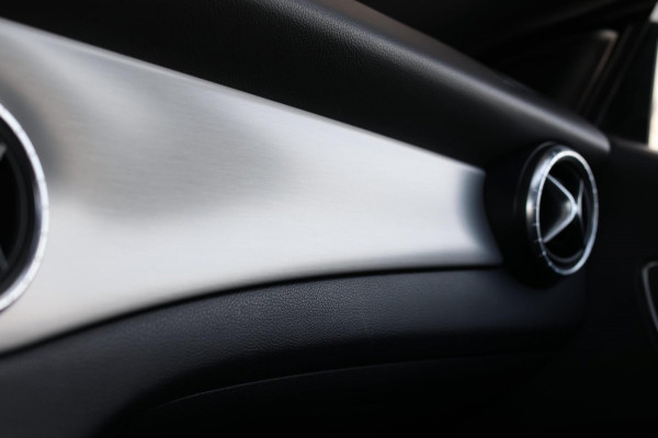 Mercedes-Benz CLA-Klasse Shooting Brake 200 AMG *Pano*Camera*Stoelverwarming*Apple Carplay*