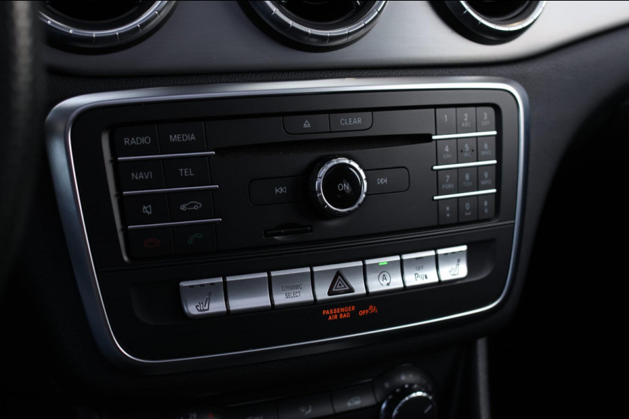 Mercedes-Benz CLA-Klasse Shooting Brake 200 AMG *Pano*Camera*Stoelverwarming*Apple Carplay*