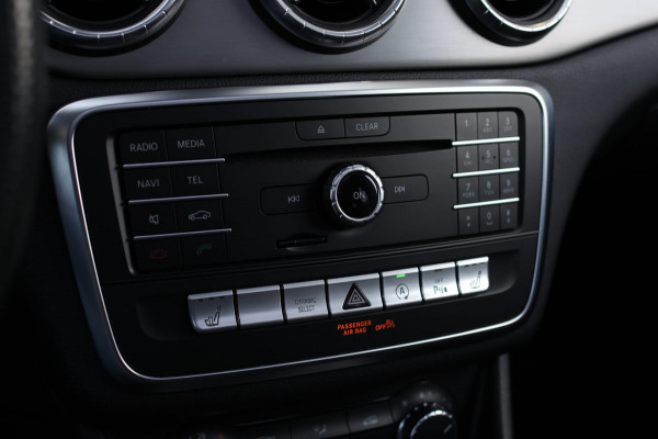 Mercedes-Benz CLA-Klasse Shooting Brake 200 AMG *Pano*Camera*Stoelverwarming*Apple Carplay*