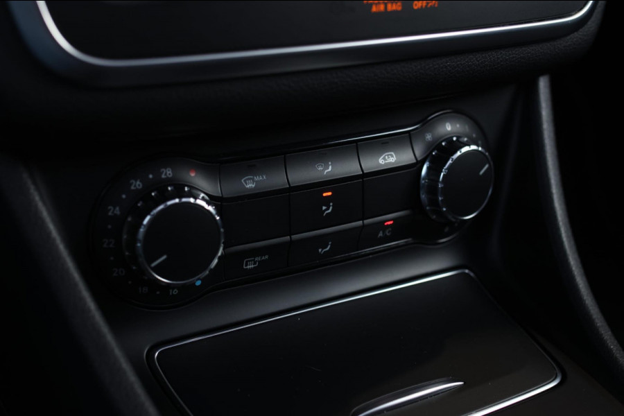 Mercedes-Benz CLA-Klasse Shooting Brake 200 AMG *Pano*Camera*Stoelverwarming*Apple Carplay*